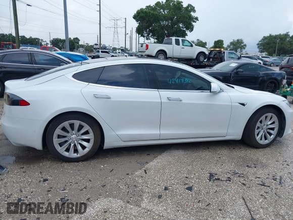✅ 2020 Tesla Model S Long Range • VIN: 5YJSA1E22LF353562 • Lot: 42664199. Wystawiony na IAAI z przebiegiem 49 878 mil. Bezpłatny archiwum sprzedaży aukcyjnych z USA i szczegółowy raport historii pojazdu na DreamBid. Zdjęcie 14.