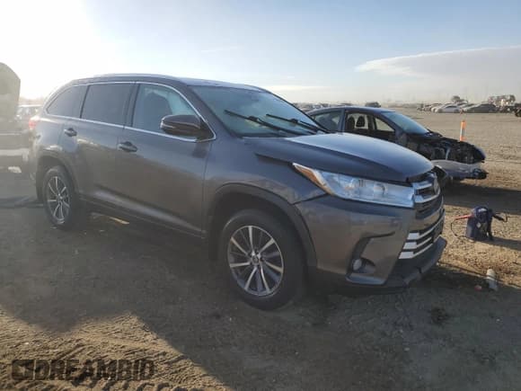✅ 2017 Toyota Highlander XLE • VIN: 5TDJZRFH9HS377169 • Lot: 91788705. Listed on Copart with 102,755 mi. Free auction sales archive from the USA and detailed vehicle history report at DreamBid. Image 4.