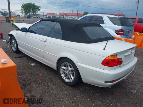 ✅ 2004 BMW 3 Series 325Ci • VIN: WBABW33414PG97487 • Lot: 42171033. Listed on IAAI with 140,761 mi. Free auction sales archive from the USA and detailed vehicle history report at DreamBid. Image 3.