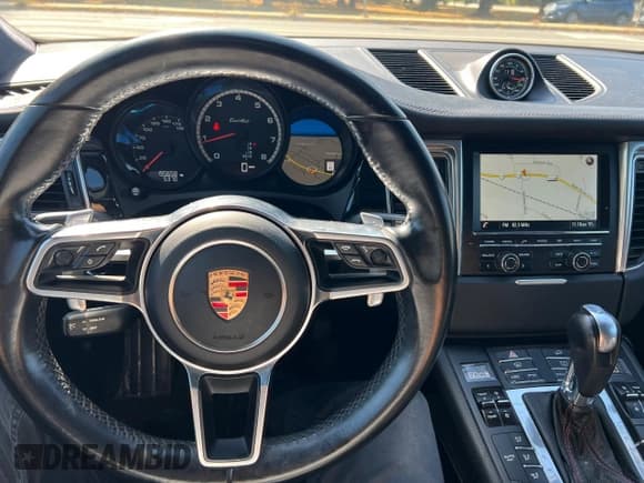 ✅ 2015 Porsche Macan Turbo • VIN: WP1AF2A58FLB96526 • Лот: 92943285. Опубликован ранее на Copart с пробегом 195 658 миль. Бесплатный доступ к архиву аукционных продаж из США и подробный отчёт об истории автомобиля на DreamBid. Изображение 7.