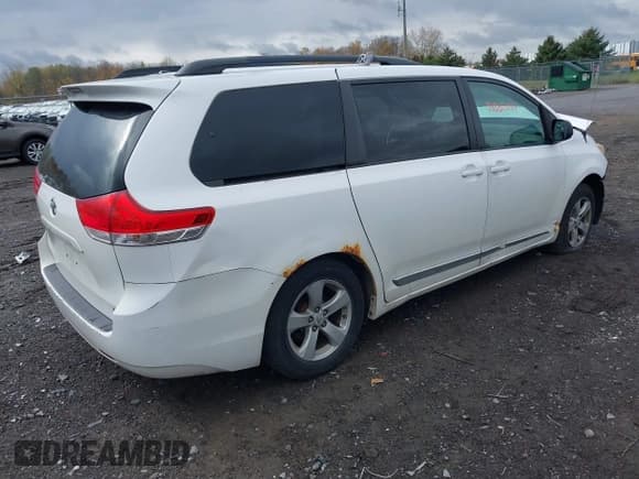 ✅ 2011 Toyota Sienna LE • VIN: 5TDKK3DC5BS115685 • Lot: 43502044. Listed on IAAI with 192,276 mi. Free auction sales archive from the USA and detailed vehicle history report at DreamBid. Image 4.