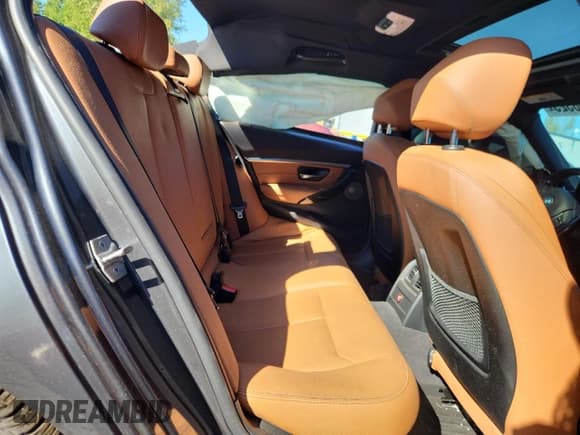 ✅ 2017 BMW 3 Series 340i • VIN: WBA8B3G37HNU35852 • Лот: 81158325. Опубликован ранее на Copart с пробегом Не указан. Бесплатный доступ к архиву аукционных продаж из США и подробный отчёт об истории автомобиля на DreamBid. Изображение 10.