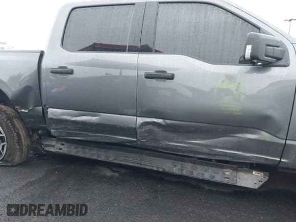 ✅ 2023 Ford F-150 Lightning Pro • VIN: 1FTVW1EL8PWG48559 • Лот: 41566599. Опубликован ранее на IAAI с пробегом 8 830 миль. Бесплатный доступ к архиву аукционных продаж из США и подробный отчёт об истории автомобиля на DreamBid. Изображение 6.