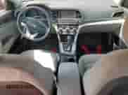 2019 Hyundai Elantra SEL с VIN 5NPD84LF4KH423056, выставлен на аукционе Copart как лот 86103905 с пробегом 240 981 миль миль и Списание • Salvage title. История ставок и продаж доступна на DreamBid. Изображение 8.