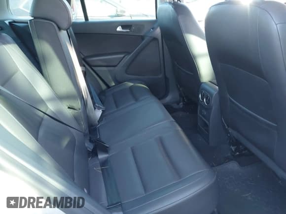 ✅ 2017 Volkswagen Tiguan Wolfsburg Edition • VIN: WVGSV7AX9HK020953 • Lot: 43595885. Listed on IAAI with 127,773 mi. Free auction sales archive from the USA and detailed vehicle history report at DreamBid. Image 8.