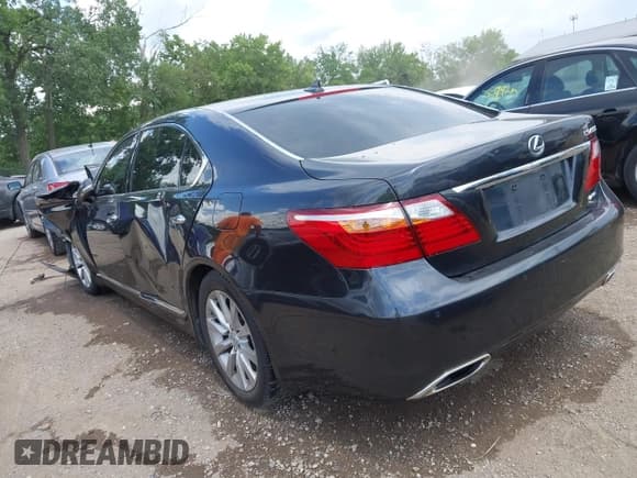 ✅ 2011 Lexus LS 460 L • VIN: JTHDL5EF5B5003824 • Lot: 42588203. Listed on IAAI with 253,838 mi. Free auction sales archive from the USA and detailed vehicle history report at DreamBid. Image 3.