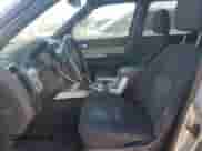 2011 Mercury Mariner z VIN 4M2CN8B77BKJ05126, wystawiony jako Copart lot #48365395 z przebiegiem 179 768 mil mil oraz Szkoda całkowita • Salvage title. Historia ofert i sprzedaży dostępna na DreamBid. Obrazek 7.