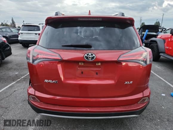 ✅ 2017 Toyota RAV4 XLE • VIN: JTMWFREV8HJ122399 • Lot: 92848455. Wystawiony na Copart z przebiegiem 123 516 mil. Bezpłatny archiwum sprzedaży aukcyjnych z USA i szczegółowy raport historii pojazdu na DreamBid. Zdjęcie 6.