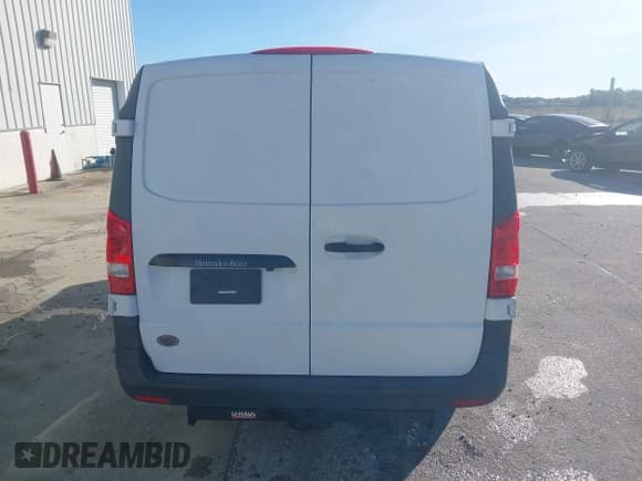 ✅ 2018 Mercedes-Benz Metris Cargo • VIN: WD3PG2EA1J3392441 • Lot: 43258899. Wystawiony na IAAI z przebiegiem 139 627 mil. Bezpłatny archiwum sprzedaży aukcyjnych z USA i szczegółowy raport historii pojazdu na DreamBid. Zdjęcie 17.