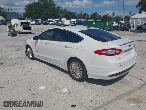 ✅ 2013 Ford Fusion Titanium • VIN: 3FA6P0SU0DR239890 • Lot: 42745530. Wystawiony na IAAI z przebiegiem 129 458 mil. Bezpłatny archiwum sprzedaży aukcyjnych z USA i szczegółowy raport historii pojazdu na DreamBid. Zdjęcie 3.
