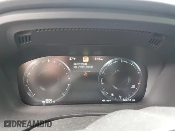 ✅ 2021 Volvo XC60 Momentum • VIN: YV4A22RK6M1769940 • Лот: 85565114. Опубликован ранее на Copart с пробегом 80 158 миль. Бесплатный доступ к архиву аукционных продаж из США и подробный отчёт об истории автомобиля на DreamBid. Изображение 9.