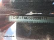 ✅ 2018 Jeep Grand Cherokee Altitude • VIN: 1C4RJEAG5JC338717 • Lot: 86483565. Wystawiony na Copart z przebiegiem 75 775 mil. Bezpłatny archiwum sprzedaży aukcyjnych z USA i szczegółowy raport historii pojazdu na DreamBid. Zdjęcie 13.