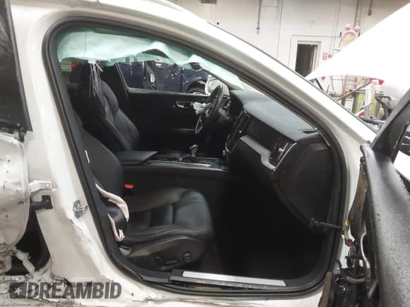 ✅ 2020 Volvo V60 • VIN: YV4102WK0L1037649 • Лот: 41043003. Опубликован ранее на IAAI с пробегом 103 613 миль. Бесплатный доступ к архиву аукционных продаж из США и подробный отчёт об истории автомобиля на DreamBid. Изображение 5.