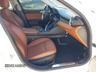 ✅ 2018 Alfa Romeo Giulia Ti Sport • VIN: ZARFAECN0J7576312 • Lot: 43480561. Wystawiony na IAAI z przebiegiem 58 222 mil. Bezpłatny archiwum sprzedaży aukcyjnych z USA i szczegółowy raport historii pojazdu na DreamBid. Zdjęcie 5.