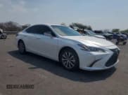 ✅ 2020 Lexus ES 300h • VIN: 58AC21B10LU006157 • Lot: 64629675. Wystawiony na Copart z przebiegiem 131 141 mil. Bezpłatny archiwum sprzedaży aukcyjnych z USA i szczegółowy raport historii pojazdu na DreamBid. Zdjęcie 4.