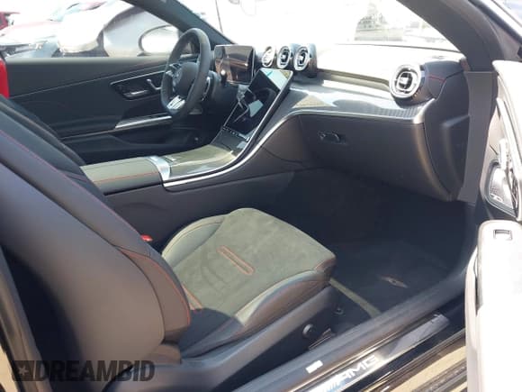 ✅ 2025 Mercedes-Benz CLE 53 AMG • VIN: W1KMJ6CB4SF054888 • Lot: 41996903. Listed on IAAI with 343 mi. Free auction sales archive from the USA and detailed vehicle history report at DreamBid. Image 5.