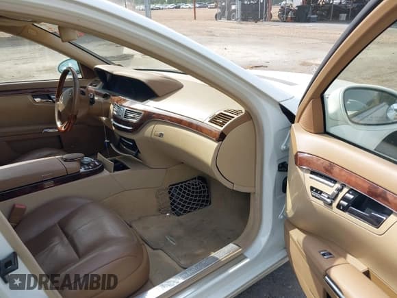 ✅ 2008 Mercedes-Benz S 550 • VIN: WDDNG71X68A192851 • Lot: 42869263. Wystawiony na IAAI z przebiegiem 214 011 mil. Bezpłatny archiwum sprzedaży aukcyjnych z USA i szczegółowy raport historii pojazdu na DreamBid. Zdjęcie 5.