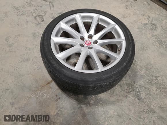 ✅ 2014 Jaguar XJ • VIN: SAJWA1CZ4E8V70391 • Лот: 52708345. Опубликован ранее на Copart с пробегом 100 229 миль. Бесплатный доступ к архиву аукционных продаж из США и подробный отчёт об истории автомобиля на DreamBid. Изображение 12.