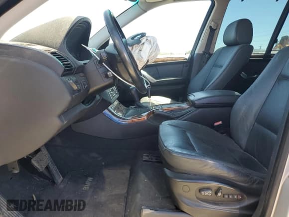 ✅ 2002 BMW X5 3.0i • VIN: 5UXFA53592LP44434 • Lot: 65392905. Wystawiony na Copart z przebiegiem Nie podano. Bezpłatny archiwum sprzedaży aukcyjnych z USA i szczegółowy raport historii pojazdu na DreamBid. Zdjęcie 7.