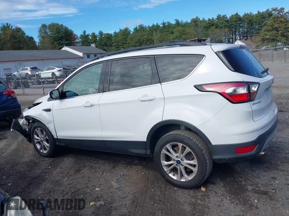 ✅ 2018 Ford Escape SE • VIN: 1FMCU9GD1JUD08203 • Лот: 43443399. Опубликован ранее на IAAI с пробегом 147 062 миль. Бесплатный доступ к архиву аукционных продаж из США и подробный отчёт об истории автомобиля на DreamBid. Изображение 14.