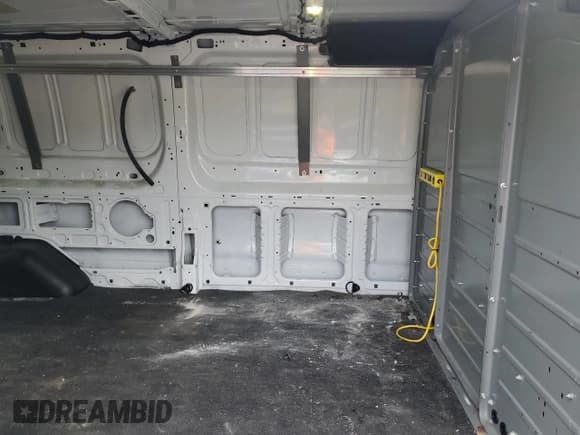 ✅ 2017 Ford Transit • VIN: 1FTYR2YM2HKB51983 • Lot: 56053945. Wystawiony na Copart z przebiegiem 143 786 mil. Bezpłatny archiwum sprzedaży aukcyjnych z USA i szczegółowy raport historii pojazdu na DreamBid. Zdjęcie 11.