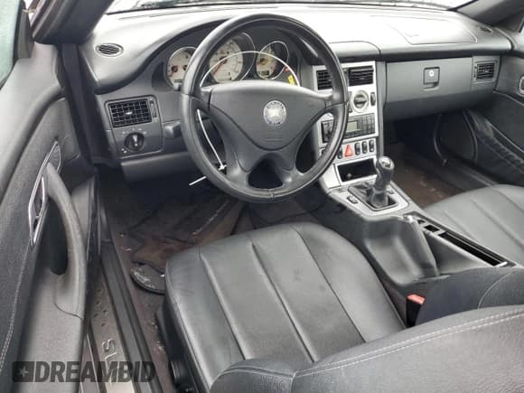 ✅ 2002 Mercedes-Benz SLK 230 Kompressor • VIN: WDBKK49F42F261969 • Lot: 85283055. Listed on Copart with 91,465 mi. Free auction sales archive from the USA and detailed vehicle history report at DreamBid. Image 8.