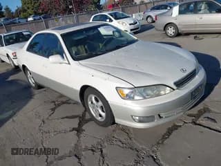 ✅ 2000 Lexus ES 300 • VIN: JT8BF28G5Y0248095 • Lot: 43899030. Listed on IAAI with 132,712 mi. Free auction sales archive from the USA and detailed vehicle history report at DreamBid. Image 1.