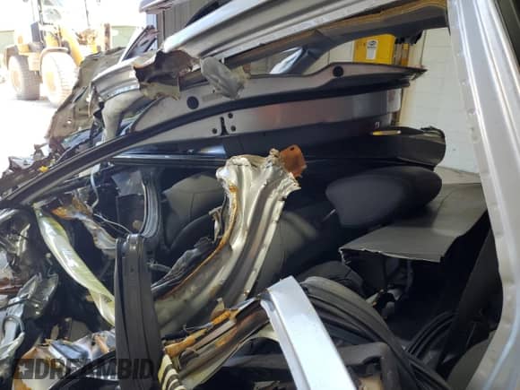 2011 Hyundai Santa Fe SE z VIN 5XYZHDAGXBG050811, wystawiony jako Copart lot #64785325 z przebiegiem Nie podano mil oraz Szkoda całkowita • Salvage title. Historia ofert i sprzedaży dostępna na DreamBid. Obrazek 8.