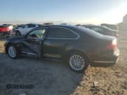 ✅ 2017 Volkswagen Passat SE • VIN: 1VWBT7A3XHC020765 • Lot: 90501125. Wystawiony na Copart z przebiegiem 130 633 mil. Bezpłatny archiwum sprzedaży aukcyjnych z USA i szczegółowy raport historii pojazdu na DreamBid. Zdjęcie 2.