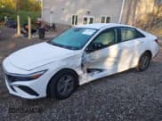 ✅ 2024 Hyundai Elantra SE • VIN: KMHLL4DGXRU761770 • Лот: 43408972. Опубликован ранее на IAAI с пробегом 28 538 миль. Бесплатный доступ к архиву аукционных продаж из США и подробный отчёт об истории автомобиля на DreamBid. Изображение 2.