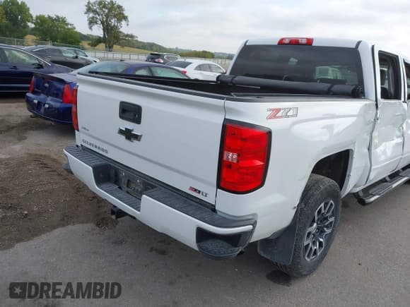 ✅ 2018 Chevrolet Silverado 1500 LT • VIN: 3GCUKREC8JG443934 • Lot: 43266162. Listed on IAAI with 79,404 mi. Free auction sales archive from the USA and detailed vehicle history report at DreamBid. Image 18.