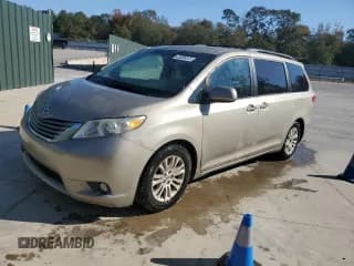 ✅ 2015 Toyota Sienna XLE • VIN: 5TDYK3DC8FS584480 • Lot: 92413595. Listed on Copart with 246,460 mi. Free auction sales archive from the USA and detailed vehicle history report at DreamBid. Image 1.