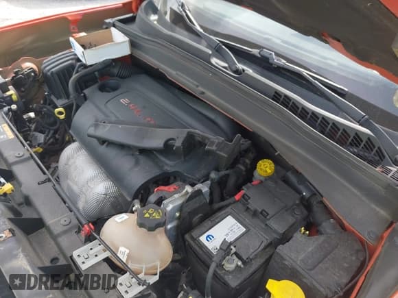 ✅ 2017 Jeep Renegade Latitude • VIN: ZACCJABB9HPG37652 • Lot: 42202859. Listed on IAAI with 98,629 mi. Free auction sales archive from the USA and detailed vehicle history report at DreamBid. Image 10.