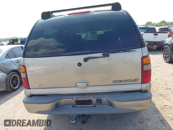 ✅ 2003 Chevrolet Suburban LS • VIN: 3GNFK16Z83G112293 • Лот: 43072944. Опубликован ранее на IAAI с пробегом Не указан. Бесплатный доступ к архиву аукционных продаж из США и подробный отчёт об истории автомобиля на DreamBid. Изображение 16.