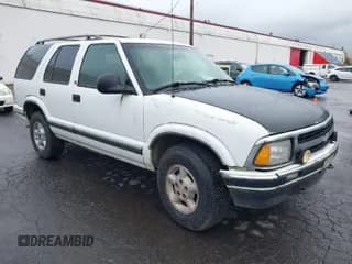 ✅ 1997 Chevrolet Blazer LS • VIN: 1GNDT13W6VK189352 • Lot: 40867780. Wystawiony na IAAI z przebiegiem 170 552 mil. Bezpłatny archiwum sprzedaży aukcyjnych z USA i szczegółowy raport historii pojazdu na DreamBid. Zdjęcie 1.