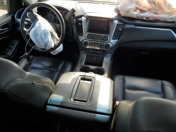 ✅ 2019 Chevrolet Suburban LT • VIN: 1GNSKHKCXKR375635 • Lot: 56133024. Wystawiony na Copart z przebiegiem Nie podano. Bezpłatny archiwum sprzedaży aukcyjnych z USA i szczegółowy raport historii pojazdu na DreamBid. Zdjęcie 8.