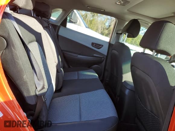 ✅ 2019 Hyundai Kona SEL • VIN: KM8K62AA8KU243556 • Лот: 43445844. Опубликован ранее на Copart с пробегом 34 739 миль. Бесплатный доступ к архиву аукционных продаж из США и подробный отчёт об истории автомобиля на DreamBid. Изображение 10.