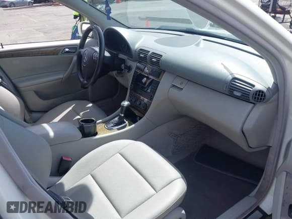 ✅ 2007 Mercedes-Benz C 230 Sport • VIN: WDBRF52H77F918808 • Lot: 41939637. Wystawiony na IAAI z przebiegiem 137 538 mil. Bezpłatny archiwum sprzedaży aukcyjnych z USA i szczegółowy raport historii pojazdu na DreamBid. Zdjęcie 5.