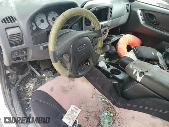 ✅ 2003 Ford Escape XLT Popular • VIN: 1FMYU03173KC63585 • Lot: 63828115. Listed on Copart with Not provided. Free auction sales archive from the USA and detailed vehicle history report at DreamBid. Image 8.