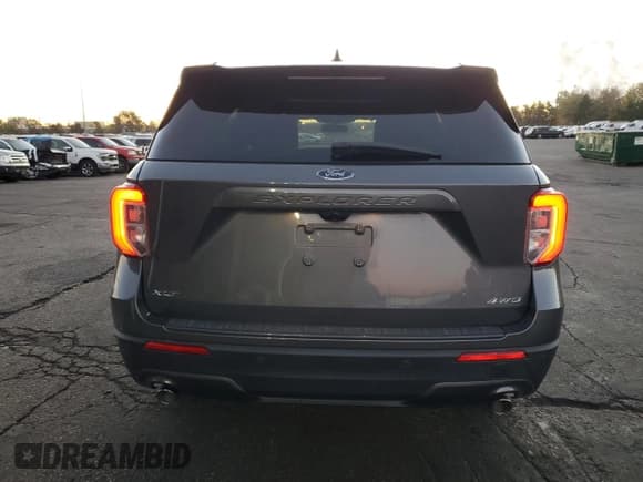 ✅ 2022 Ford Explorer XLT • VIN: 1FMSK8DHXNGC05952 • Lot: 89576575. Listed on Copart with 71,061 mi. Free auction sales archive from the USA and detailed vehicle history report at DreamBid. Image 6.