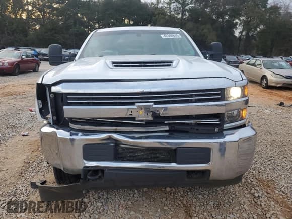 ✅ 2018 Chevrolet Silverado 1500 • VIN: 1GB1CUEY4JF106665 • Лот: 42390645. Опубликован ранее на Copart с пробегом 206 295 миль. Бесплатный доступ к архиву аукционных продаж из США и подробный отчёт об истории автомобиля на DreamBid. Изображение 5.