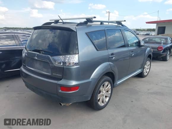 2011 Mitsubishi Outlander SE with VIN JA4AS3AW7BU031559, listed as a IAAI auction lot 43398627 with 323,061 mi miles and . Bid and sale history available at DreamBid. Image 4.