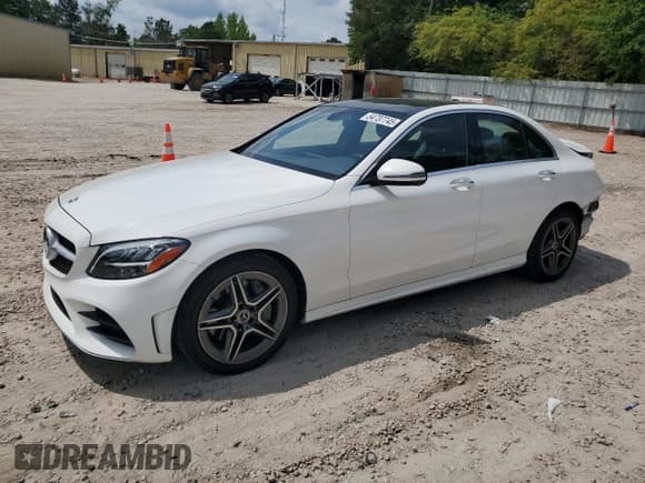 ✅ 2020 Mercedes-Benz C 300 • VIN: 55SWF8EB3LU328051 • Lot: 54737745. Wystawiony na Copart z przebiegiem 61 335 mil. Bezpłatny archiwum sprzedaży aukcyjnych z USA i szczegółowy raport historii pojazdu na DreamBid. Zdjęcie 1.