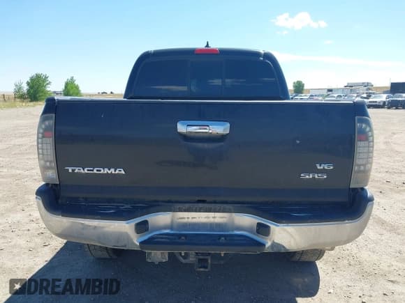 ✅ 2012 Toyota Tacoma PreRunner • VIN: 3TMJU4GN8CM136850 • Lot: 42767423. Listed on IAAI with 128,151 mi. Free auction sales archive from the USA and detailed vehicle history report at DreamBid. Image 17.