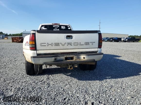 ✅ 2002 Chevrolet Silverado 3500 LS • VIN: 1GCJK391X2E173753 • Lot: 58004135. Listed on Copart with 378,810 mi. Free auction sales archive from the USA and detailed vehicle history report at DreamBid. Image 6.