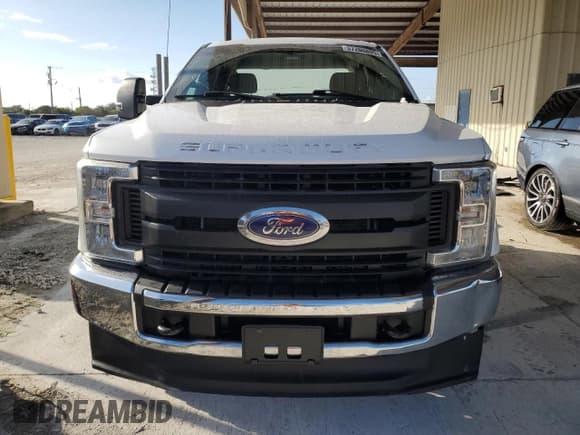 ✅ 2017 Ford F-250 XLT • VIN: 1FT7X2B64HEC34423 • Lot: 87200805. Wystawiony na Copart z przebiegiem 56 134 mil. Bezpłatny archiwum sprzedaży aukcyjnych z USA i szczegółowy raport historii pojazdu na DreamBid. Zdjęcie 5.