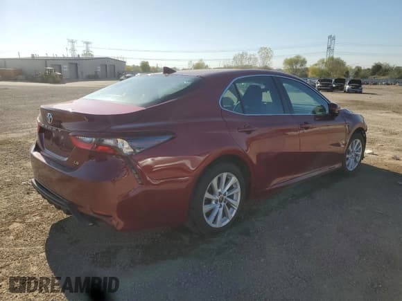 ✅ 2022 Toyota Camry LE • VIN: 4T1C11AK0NU620522 • Лот: 85524145. Опубликован ранее на Copart с пробегом 42 590 миль. Бесплатный доступ к архиву аукционных продаж из США и подробный отчёт об истории автомобиля на DreamBid. Изображение 3.