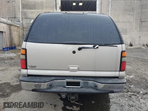 ✅ 2005 Chevrolet Suburban LT • VIN: 3GNFK16Z75G172083 • Lot: 42776645. Wystawiony na Copart z przebiegiem 238 916 mil. Bezpłatny archiwum sprzedaży aukcyjnych z USA i szczegółowy raport historii pojazdu na DreamBid. Zdjęcie 6.