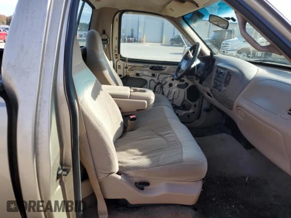 ✅ 1999 Ford F-150 XL • VIN: 1FTRF17L2XKA36749 • Lot: 84671444. Wystawiony na Copart z przebiegiem 148 338 mil. Bezpłatny archiwum sprzedaży aukcyjnych z USA i szczegółowy raport historii pojazdu na DreamBid. Zdjęcie 10.