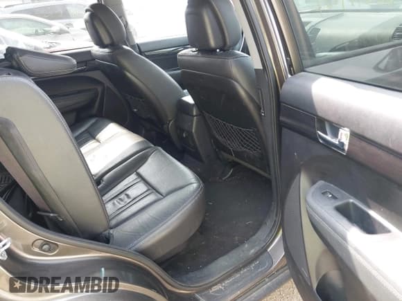 ✅ 2013 Kia Sorento EX • VIN: 5XYKUDA23DG394811 • Lot: 42491553. Wystawiony na IAAI z przebiegiem 181 279 mil. Bezpłatny archiwum sprzedaży aukcyjnych z USA i szczegółowy raport historii pojazdu na DreamBid. Zdjęcie 8.